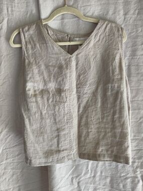 Valerie Stevens Linen Women's Sleeveless V-Neck Top in Light Beige